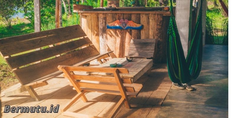 Menjemur perabotan Furniture Kayu