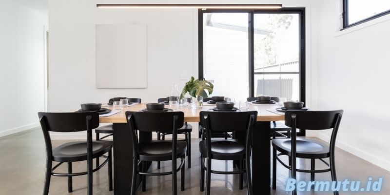 Jenis Furniture Terbaik Untuk Rumah Modern Minimalis - set meja makan dengan warna serasi