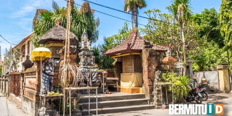 Mempercantik Area Depan Rumah Dengan Ukiran Khas Bali