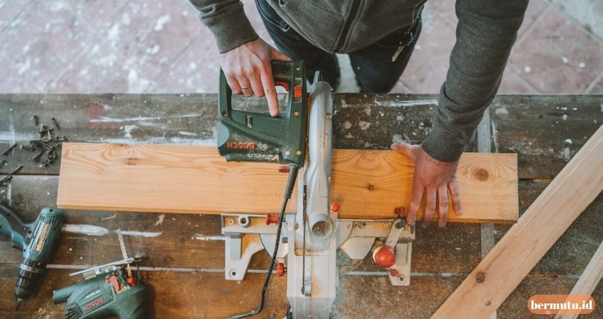 5 Jenis Kayu Paling Keras - kayu merbau
