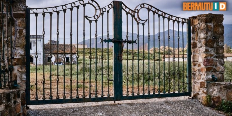 Terbaik Untuk Pagar Rumah - pagar besi timpa