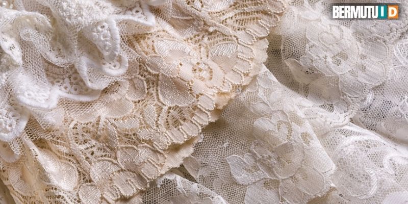 Tips Menata Dekorasi Akad Nikah di Rumah - manfaatkan kain renda