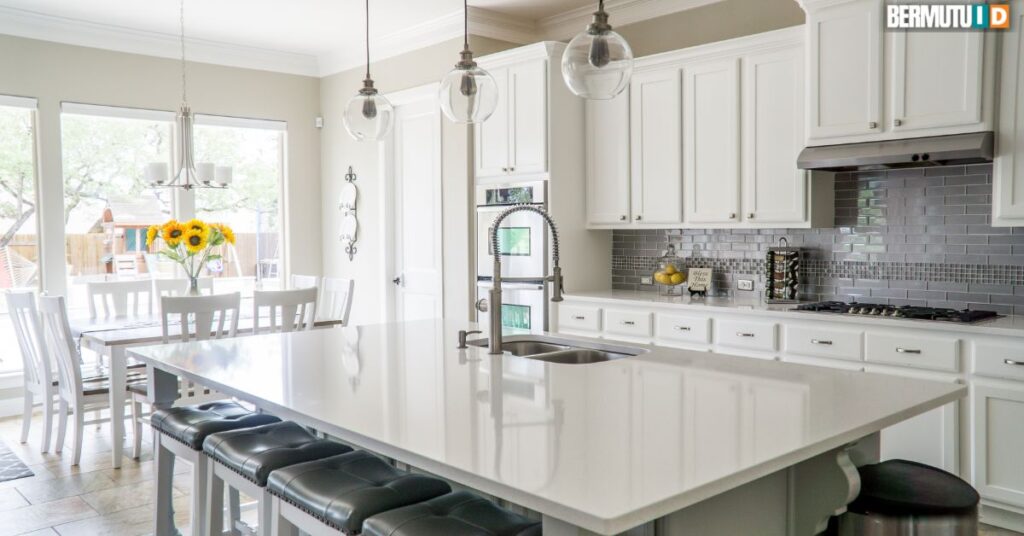 Desain Kitchen Set yang Serba Putih