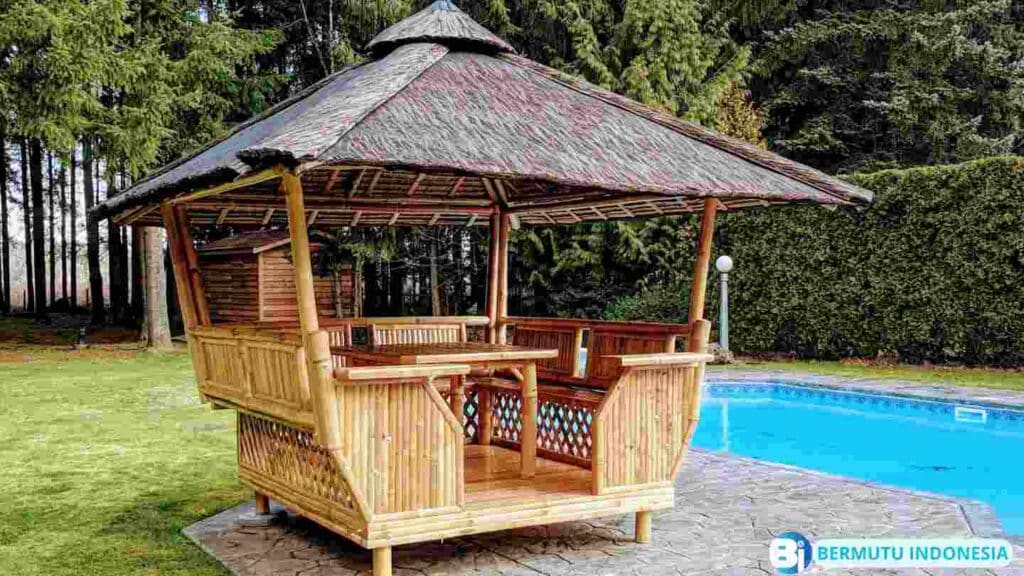 Gazebo Bambu Dengan Atap Jerami
