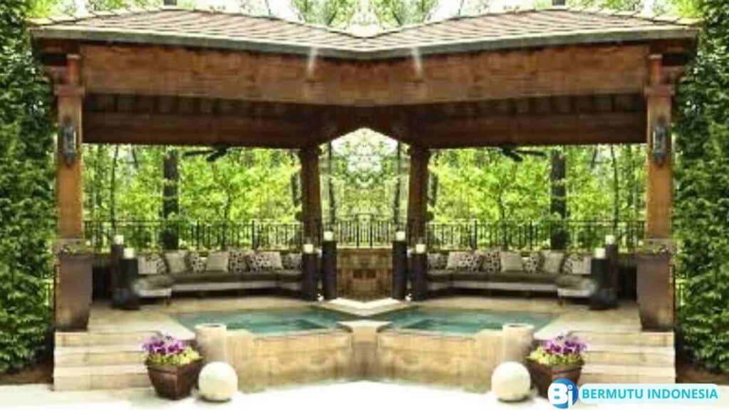 Gazebo kayu Dengan Perpaduan Batu Alam