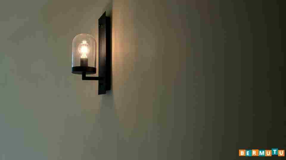 Lampu Dinding yang Berdesain Unik