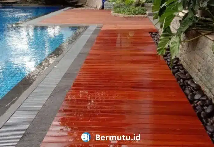 WPC Decking Kolam Renang