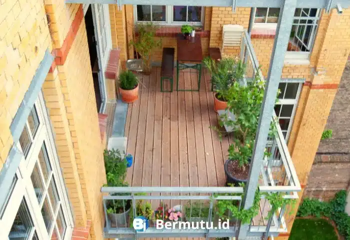 deck WPC lantai balkon