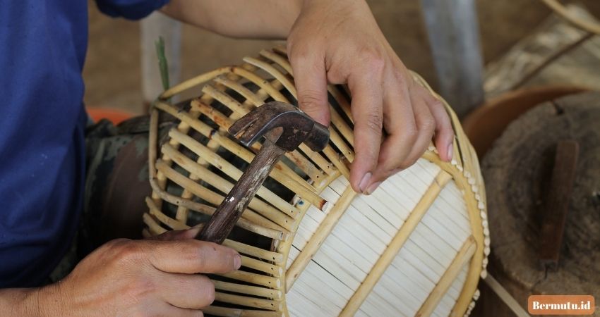 rotan Mempunyai Tekstur Lentur dan Mudah Dibentuk