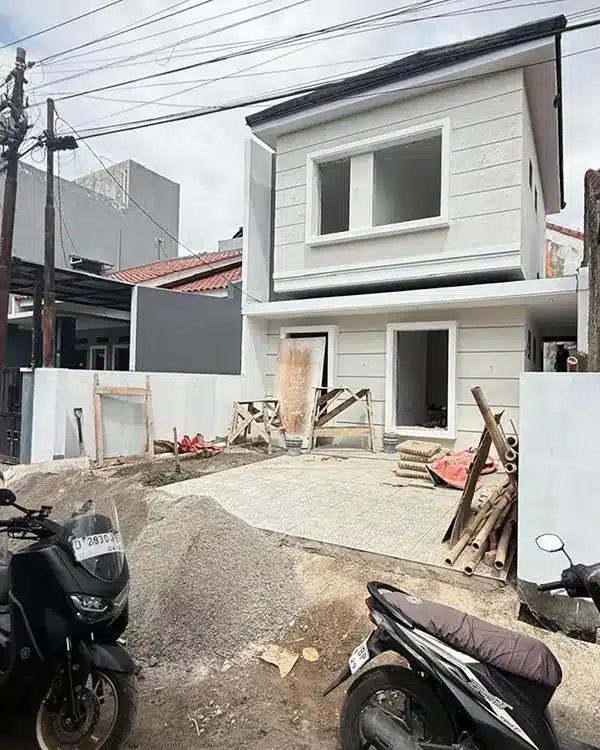 Progres pembangunan rumah Cibiru Bandung Mekar Biru - tampak depan saat finishing