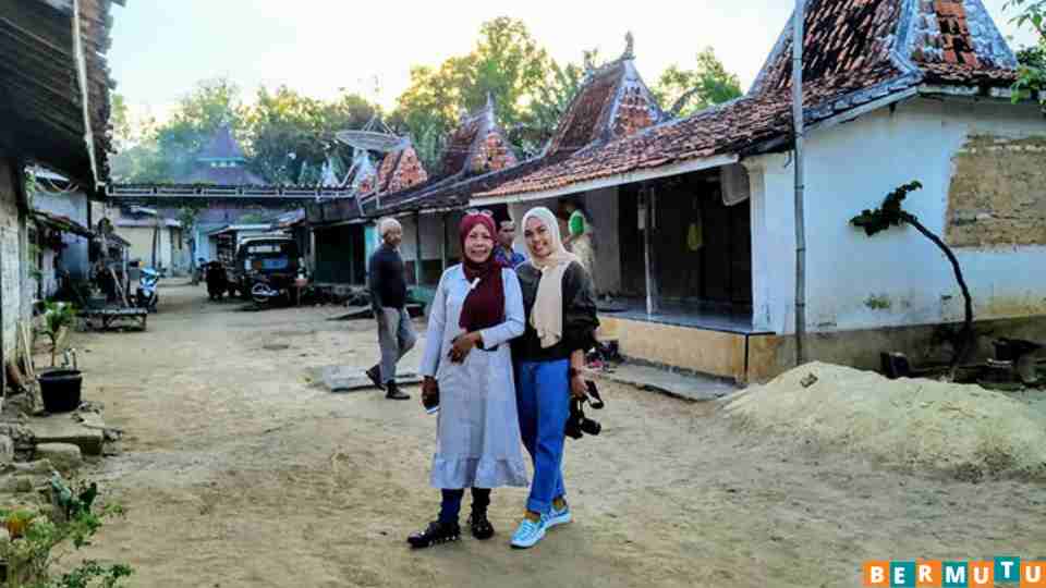 wisatawan mengunjungi Tanean Lanjhang